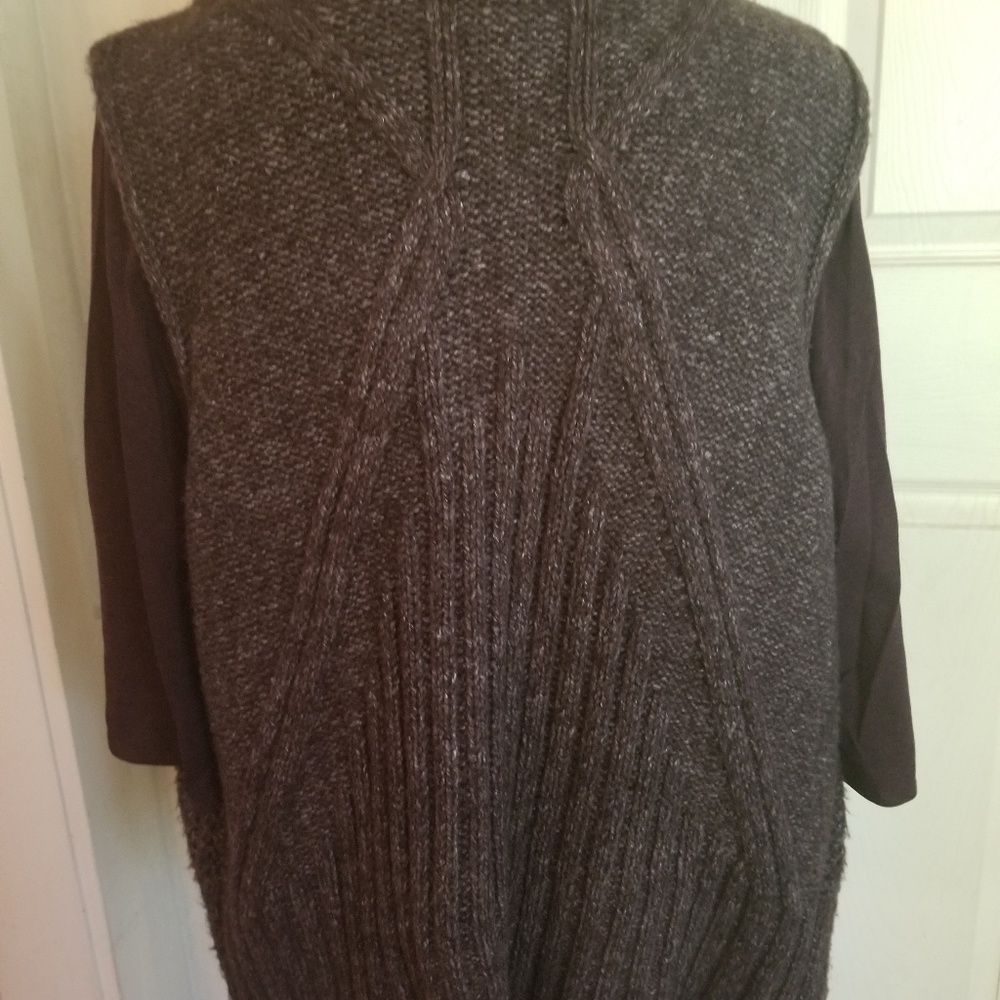 Vest - Picture 2 of 3